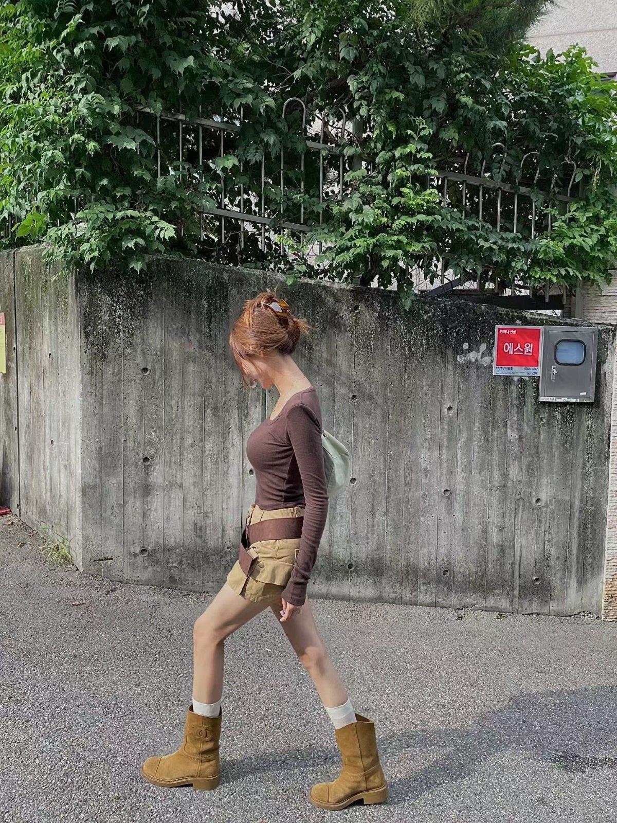 親膚短版墊肩上衣